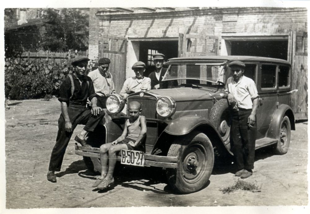 Visite d'une houillère,
 1932. Album de photos,
 page non numérotée après le n° 73